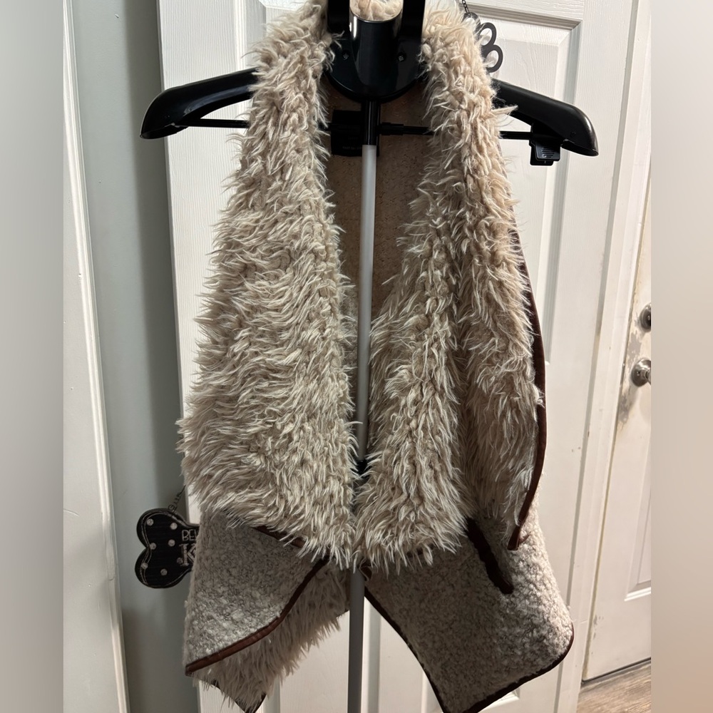 Love Tree Cream Faux Fur Vest